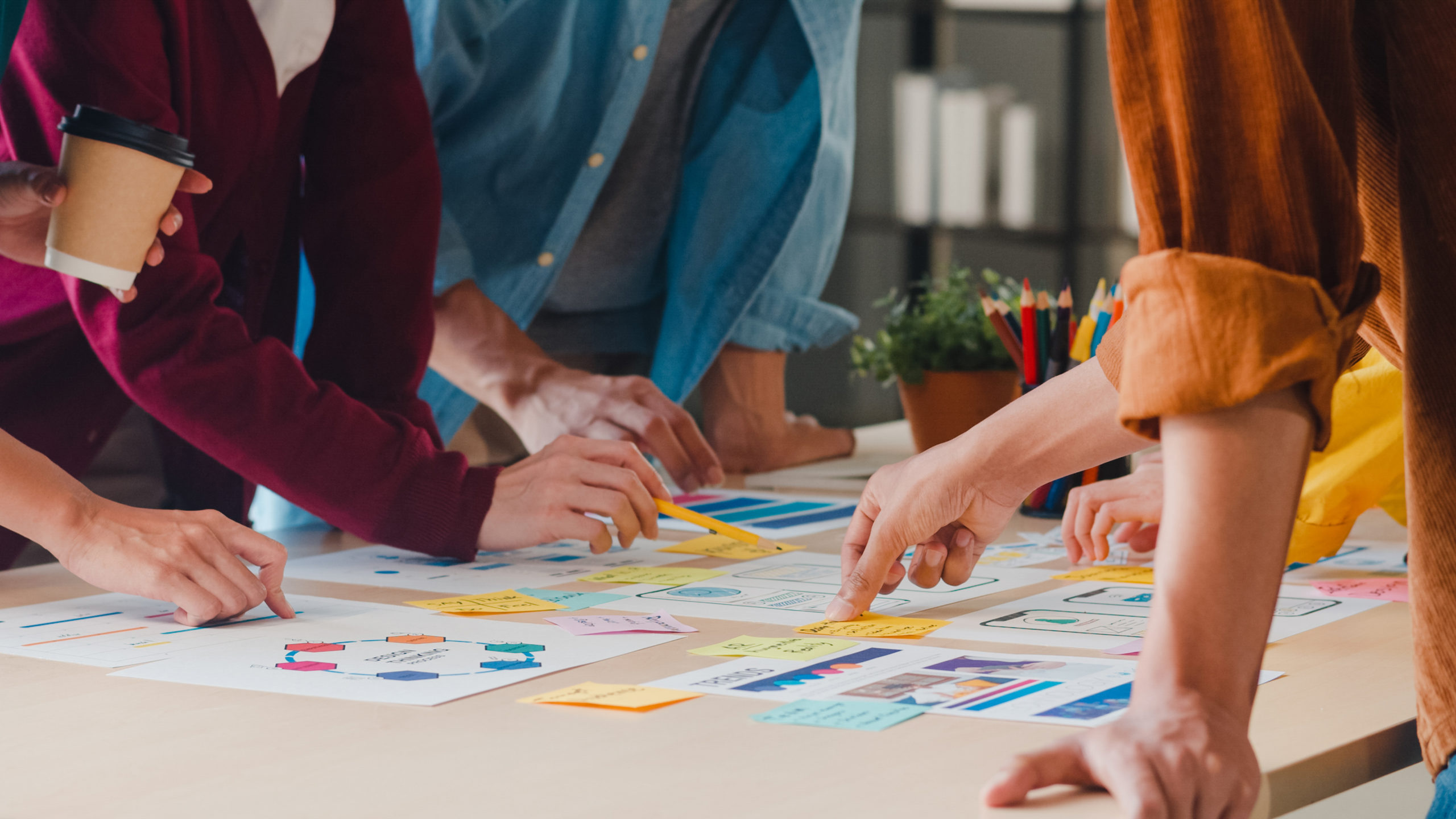 Team di lavoro durante una riunione di brainstorming